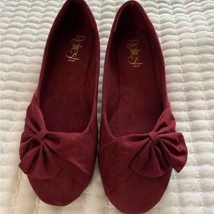 Refresh cranberry red coats with bow, size 8.5